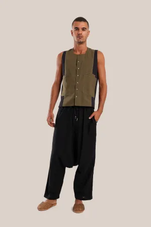 Sleeveless vest with 2 colored and multiple pockets